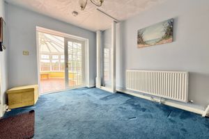 Lounge/Diner Lift Up- click for photo gallery